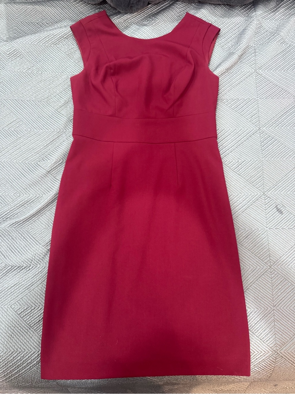 The Limited Sleeveless Midi Dress in Berry Red